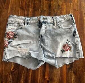 Silver Jeans Co. Aiko Short Floral Embroidered Distressed Cut-off Denim Shorts W